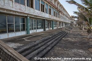 Ruines de l'hôtel Chongoene - Mozambique