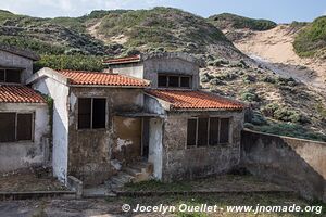 Ruines de l'hôtel Chongoene - Mozambique