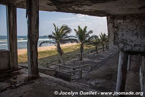 Ruines de l'hôtel Chongoene - Mozambique