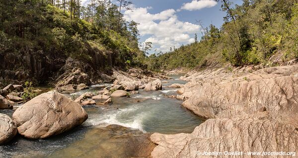 Big Rock Falls - Mountain Pine Ridge Forest Reserve - Belize