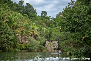 En kayak - Río Dulce - Guatemala