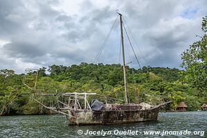 En kayak - Río Dulce - Guatemala