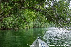 En kayak - Río Dulce - Guatemala