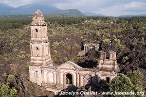 Templo San Juan Parangaricutiro - Volcán Paricutín - Michoacán - Mexique