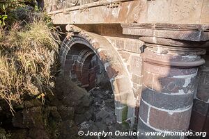 Templo San Juan Parangaricutiro - Volcán Paricutín - Michoacán - Mexique