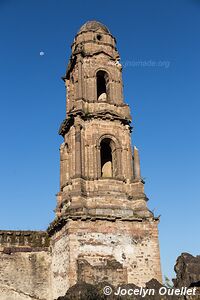 Templo San Juan Parangaricutiro - Volcán Paricutín - Michoacán - Mexico