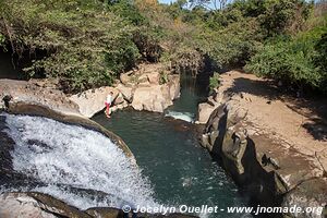 Salto de Malacatiupan - El Salvador