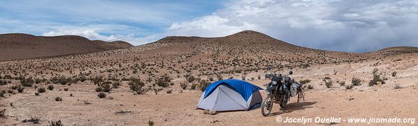 Trail along Arica-La Paz railway - Chile