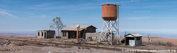 Trail along Arica-La Paz railway - Chile