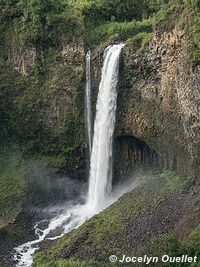 Cascade Manto de la Novia - Baños - Équateur