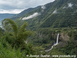 Cascade Manto de la Novia - Baños - Équateur