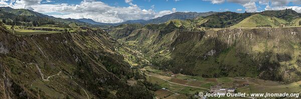 Isinliví-Guantualo-Guayama Grande-Chugchilán-Isinliví Loop - Ecuador