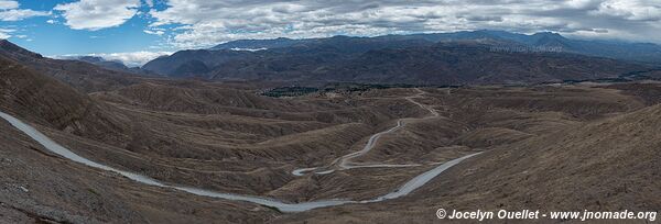 Road from Santa Isabel to Zaruma - Ecuador