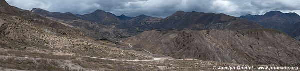 Road from Santa Isabel to Zaruma - Ecuador