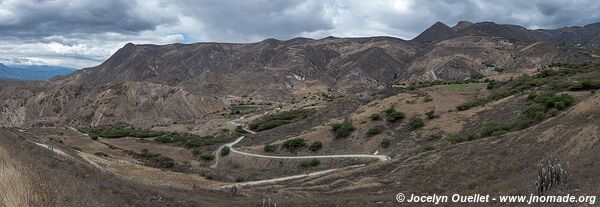 Road from Santa Isabel to Zaruma - Ecuador