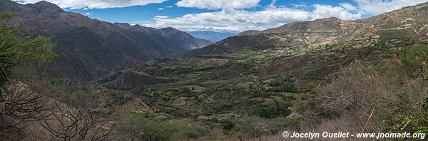 Road from Santa Isabel to Zaruma - Ecuador