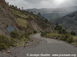 Route de Guasuntos à Totoras - Équateur