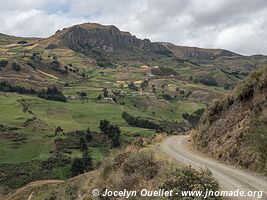 Route de Guasuntos à Totoras - Équateur