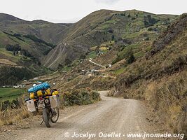 Route de Guasuntos à Totoras - Équateur