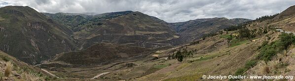 Road from Guasuntos to Totoras - Ecuador