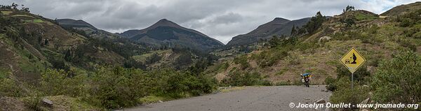 Road from Guasuntos to Totoras - Ecuador