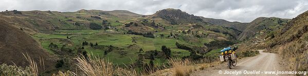 Road from Guasuntos to Totoras - Ecuador