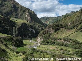 Isinliví-Guantualo-Guayama Grande-Chugchilán-Isinliví Loop - Ecuador