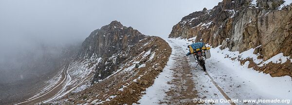 Route de Huancaya à Huancavelica - Réserve paysagère Nor Yauyos-Cochas - Pérou