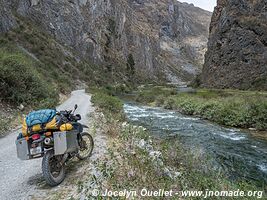 Route de Huancaya à Huancavelica - Réserve paysagère Nor Yauyos-Cochas - Pérou