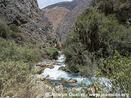 Route de Huancaya à Huancavelica - Réserve paysagère Nor Yauyos-Cochas - Pérou