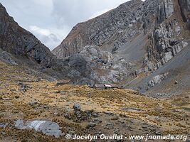 Route de Huancaya à Huancavelica - Réserve paysagère Nor Yauyos-Cochas - Pérou