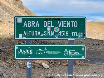 Route de Serrania del Hornocal à Santa Ana - Argentine